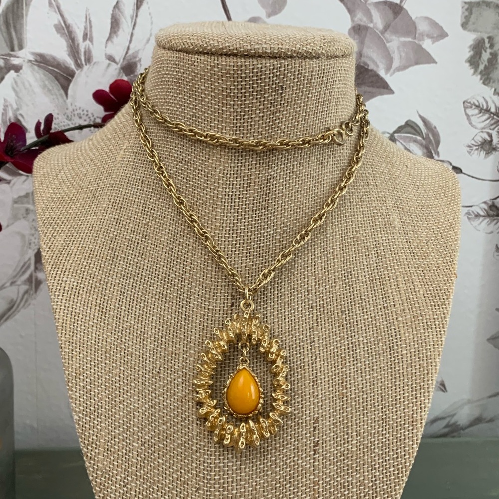 Vintage Signed Sarah Coventry 70’s Cabochon Charm Gold Nugget Pendant Necklace